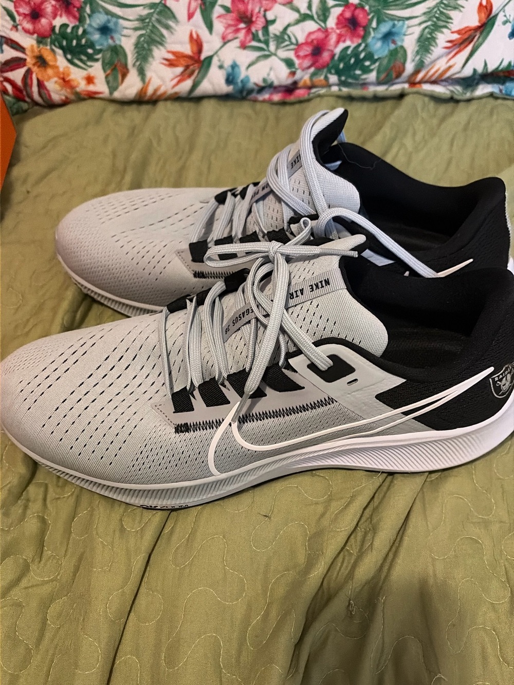 Nike Men’s Sneakers - Light Gray & Black